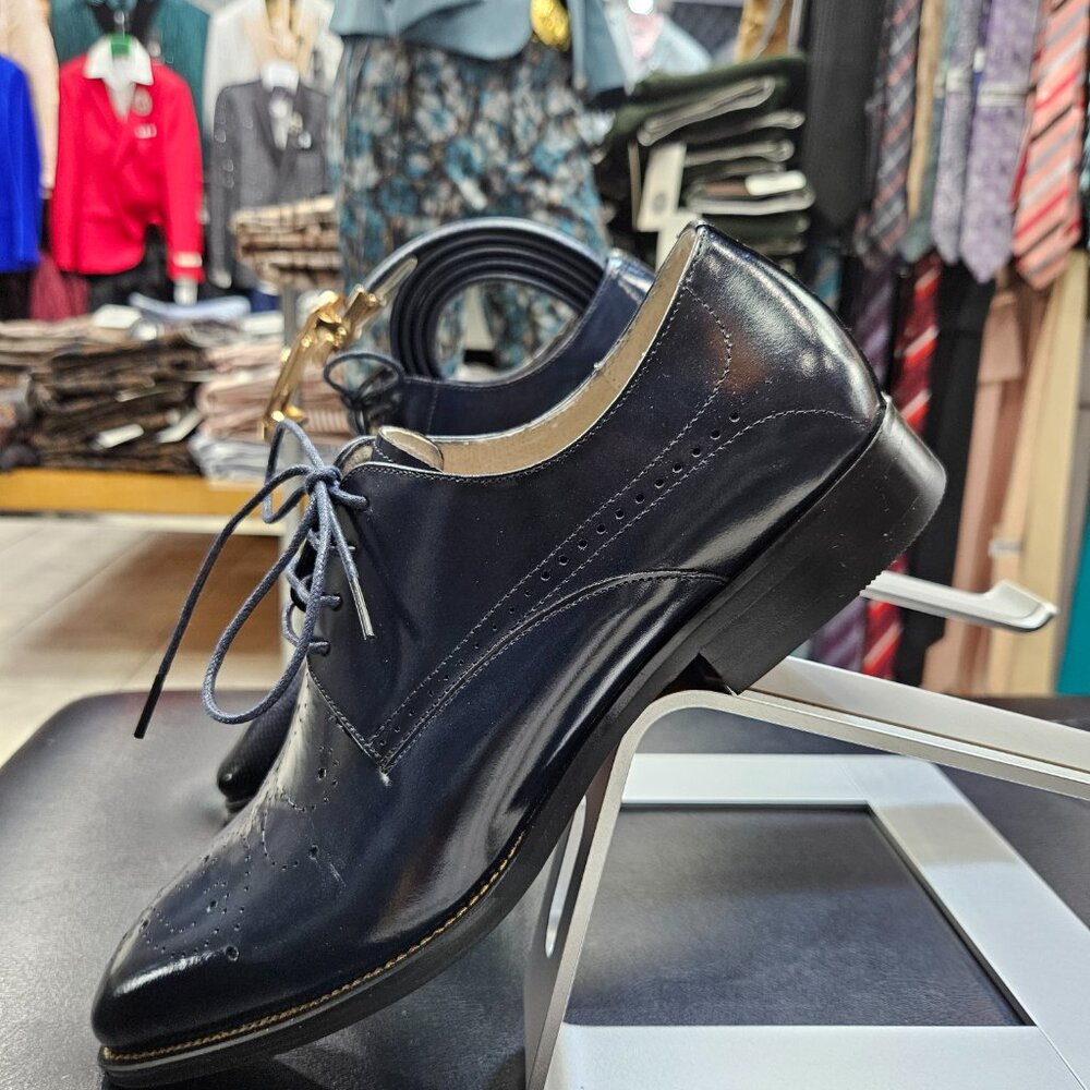 Shoes - Picture 2 of 3